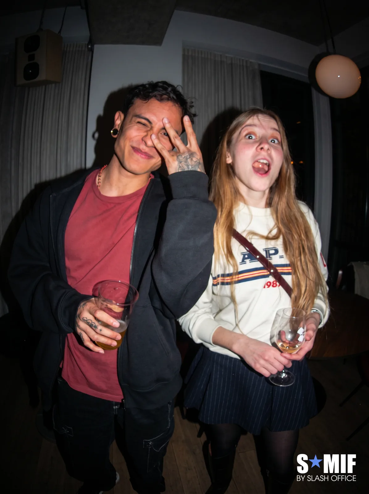 Soirée S*MIF de Slash Office : deux invités qui rient